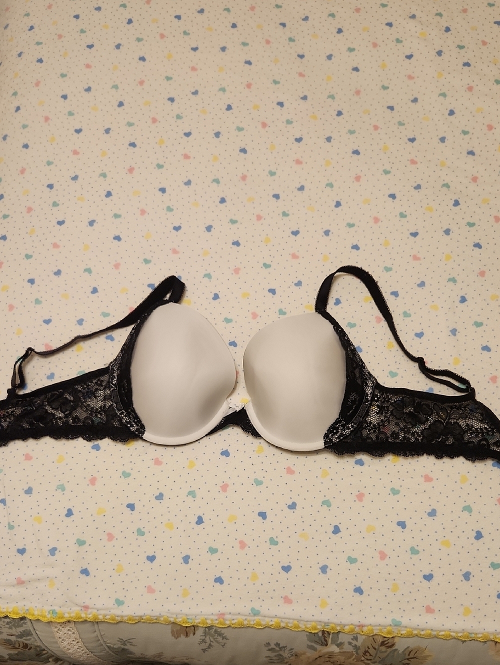 Dream Angels Perfect Coverag💝Victoria's Secret White Molded Bra with Black Lace